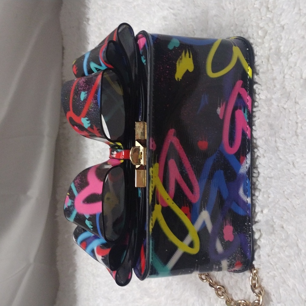 Betsey Johnson Graffiti Hearts Small Bow Flap Crossbody Purse - Picture 8 of 16